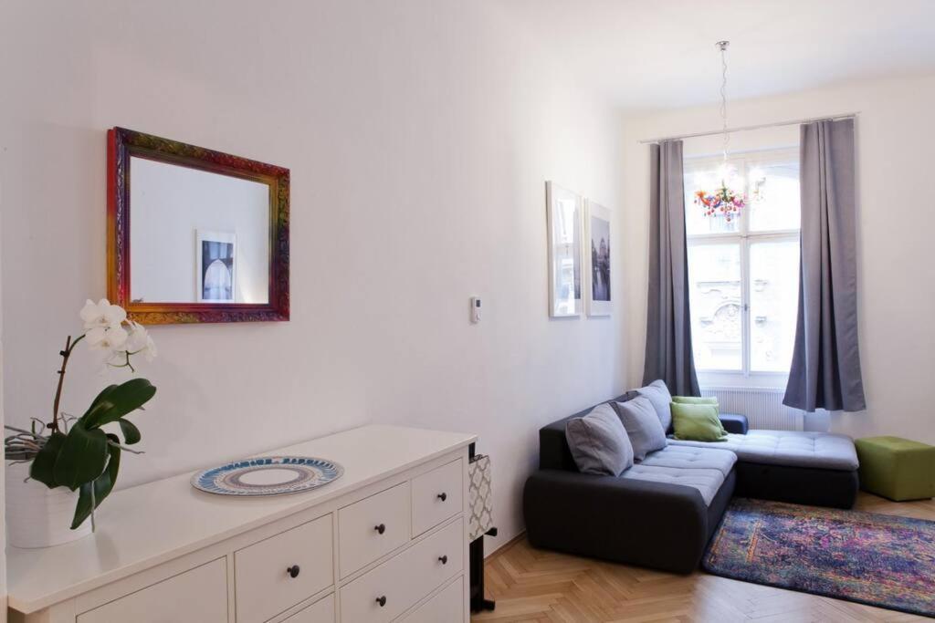 Apartment Center With Fireplace Prag